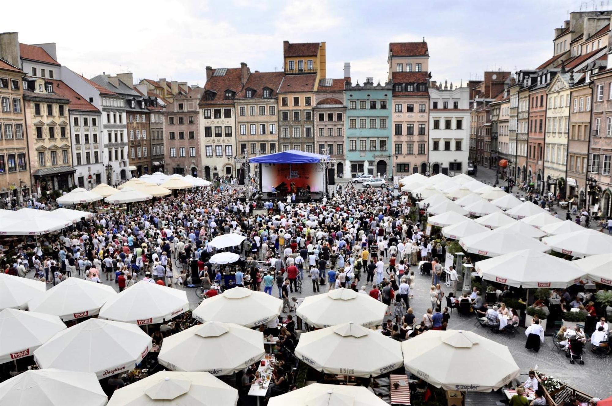 Mondrian Luxury Suites & Apartments Market Square IV Warsaw Room photo