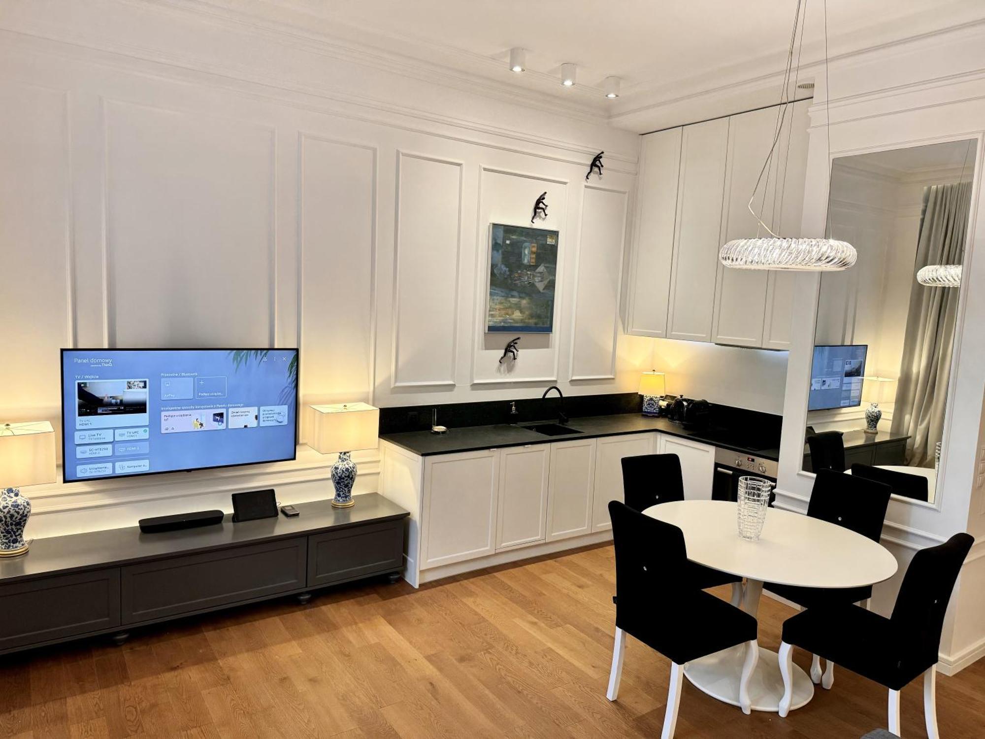 Mondrian Luxury Suites & Apartments Market Square IV Warsaw Room photo